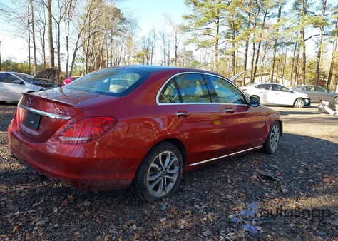 2017 Mercedes-Benz C 300 4Matic из США, поврежденный, VIN 55SWF4KB9HU213040